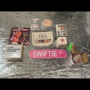 HUGE Taylor Swift SWIFTIE gift set! Won this in a raffle!